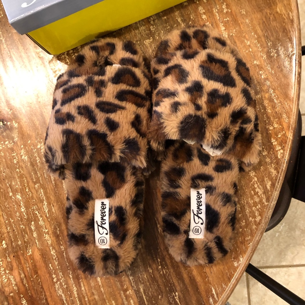 New leopard fuzzy house slippers